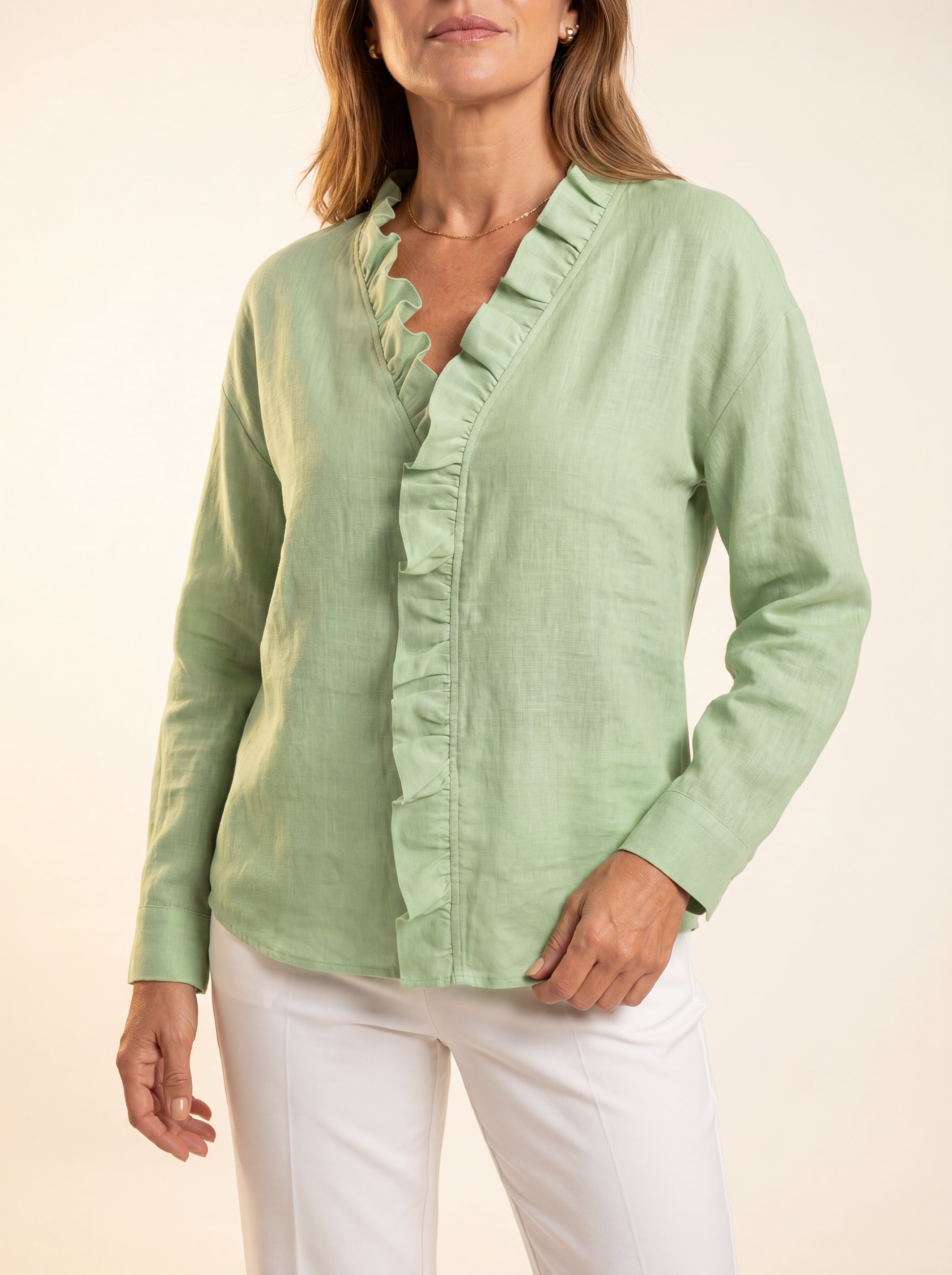 Chiara™ | Blusa con escote en V y delicados volantes