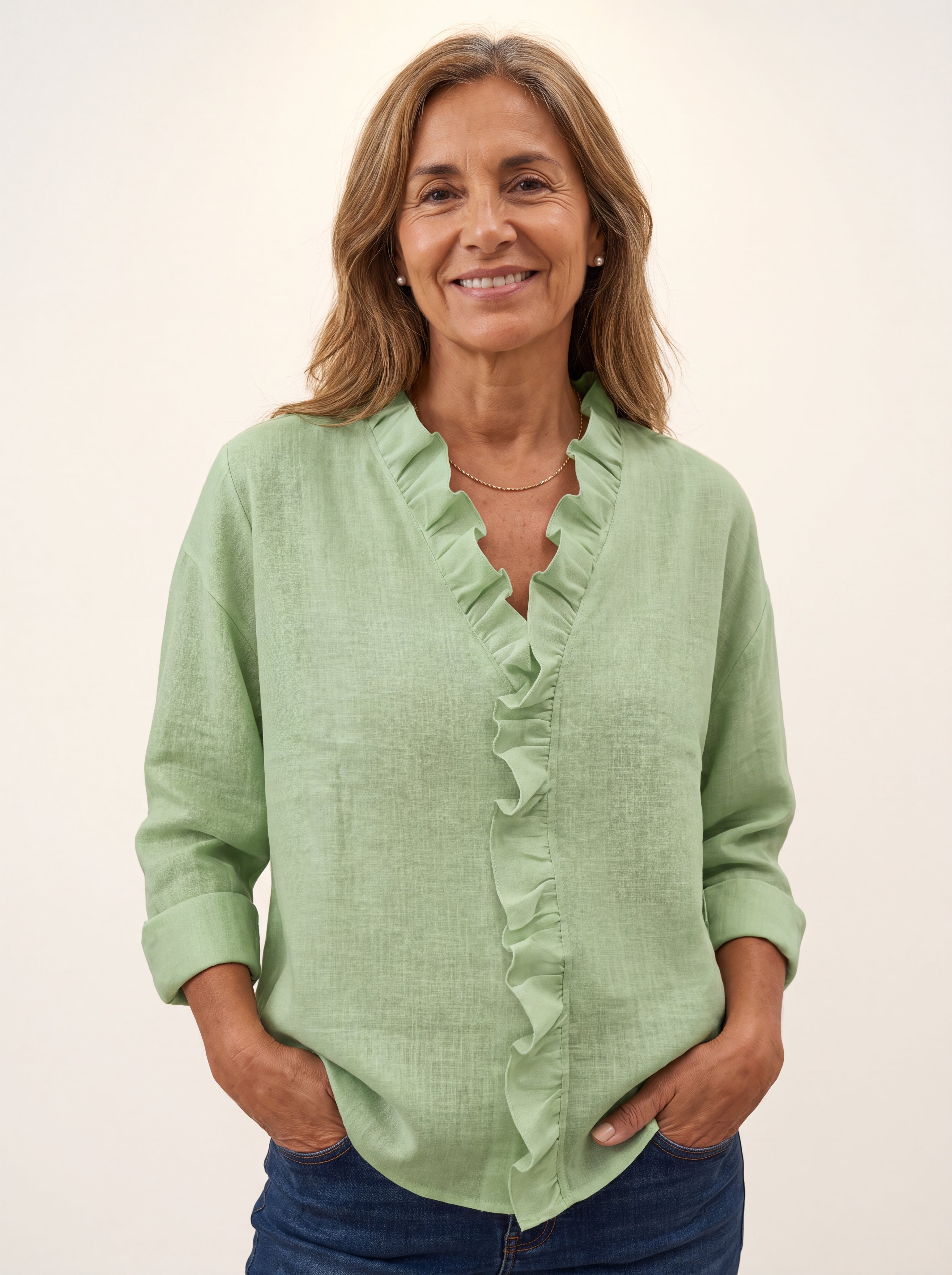Chiara™ | Blusa con escote en V y delicados volantes